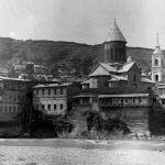 ძველი თბილისი-სიონის ტაძართან მდებარე შენობა, რომელსაც მიწის…
