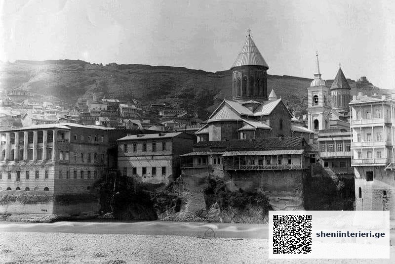 ძველი თბილისი-სიონის ტაძართან მდებარე შენობა, რომელსაც მიწის… | შენი ინტერიერი
